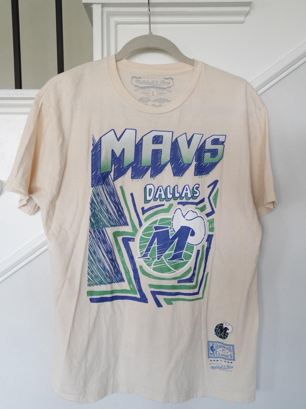Mitchell & Ness Dallas Mavericks Hardwood Classics Graphic Tee Men’s Large